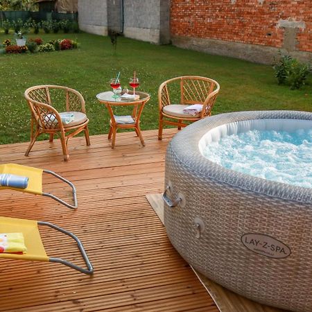 Guest House Studio Apartman Marina - With Jacuzzi, Free Parking, Pet Friendly Карловаць Екстер'єр фото