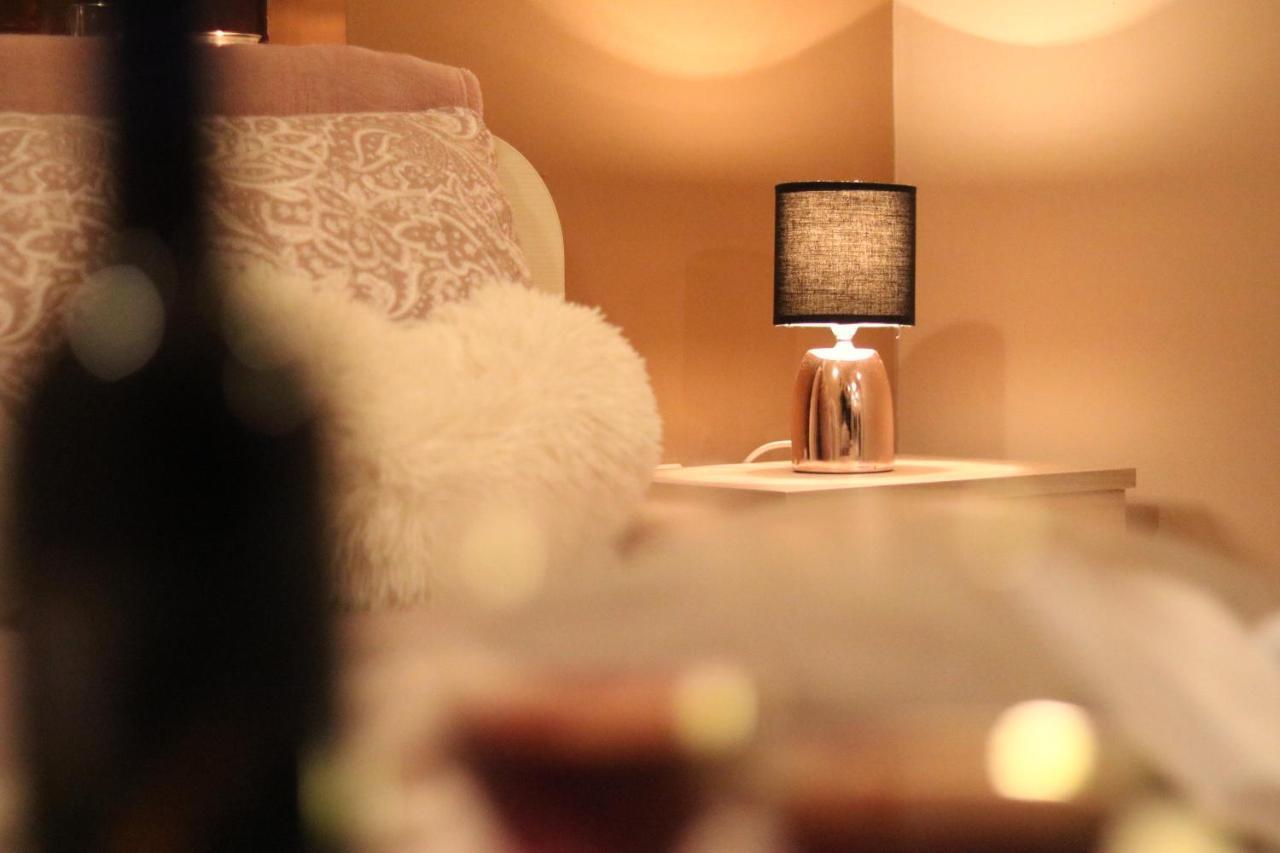 Guest House Studio Apartman Marina - With Jacuzzi, Free Parking, Pet Friendly Карловаць Екстер'єр фото