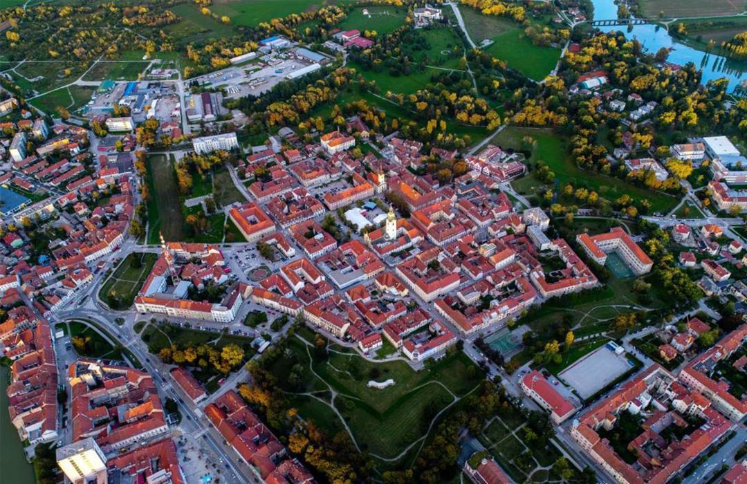 Guest House Studio Apartman Marina - With Jacuzzi, Free Parking, Pet Friendly Карловаць Екстер'єр фото