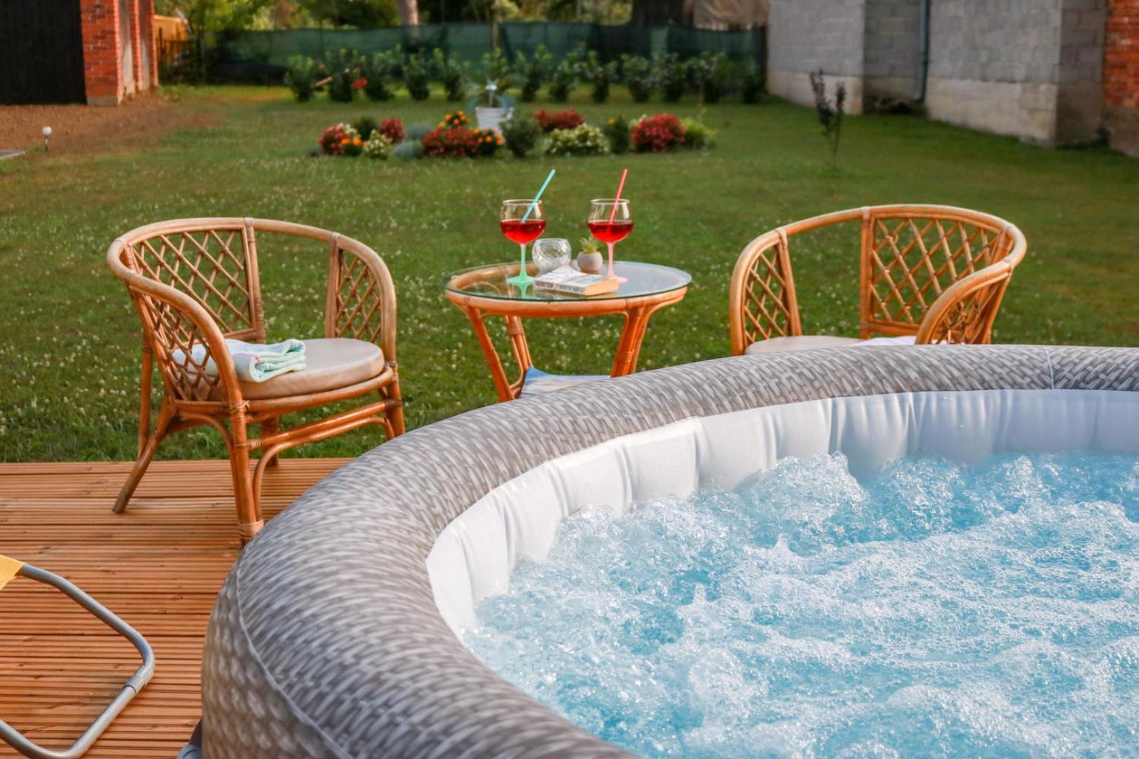 Guest House Studio Apartman Marina - With Jacuzzi, Free Parking, Pet Friendly Карловаць Екстер'єр фото
